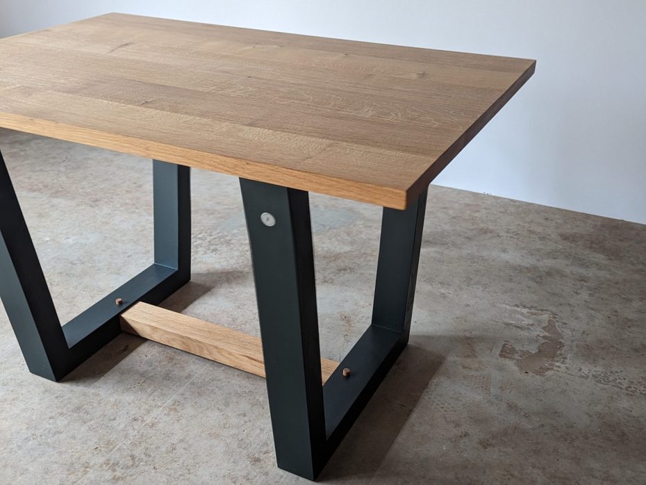 Yaffle & Bosk Bumble Bee Tbale